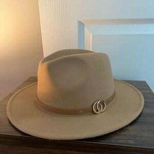 Classic Wide-Brim Felt Hat in Camel